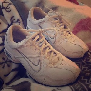 Nike women’s training in white size 6